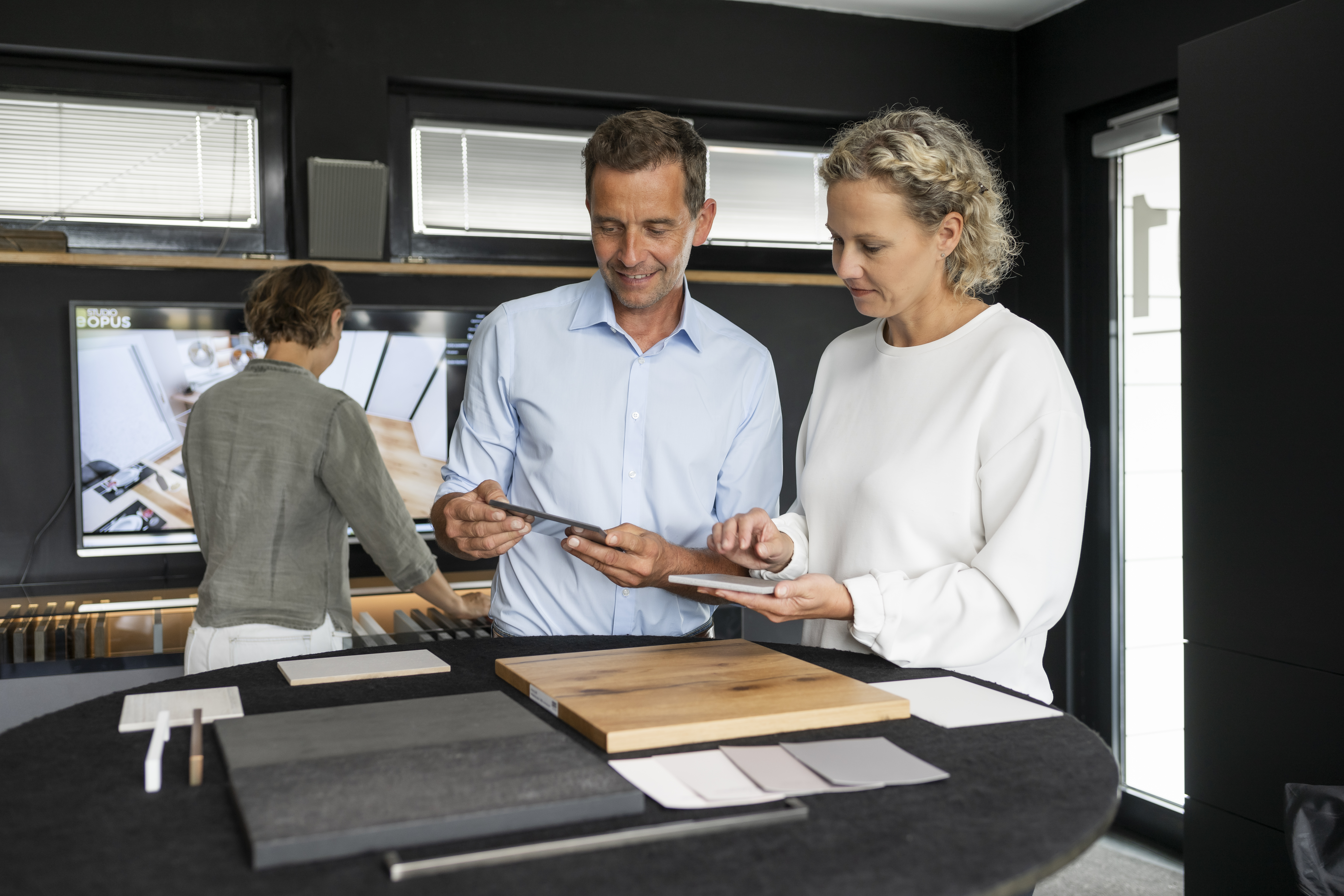 Beratungsgespräch Küchenkauf Menschen