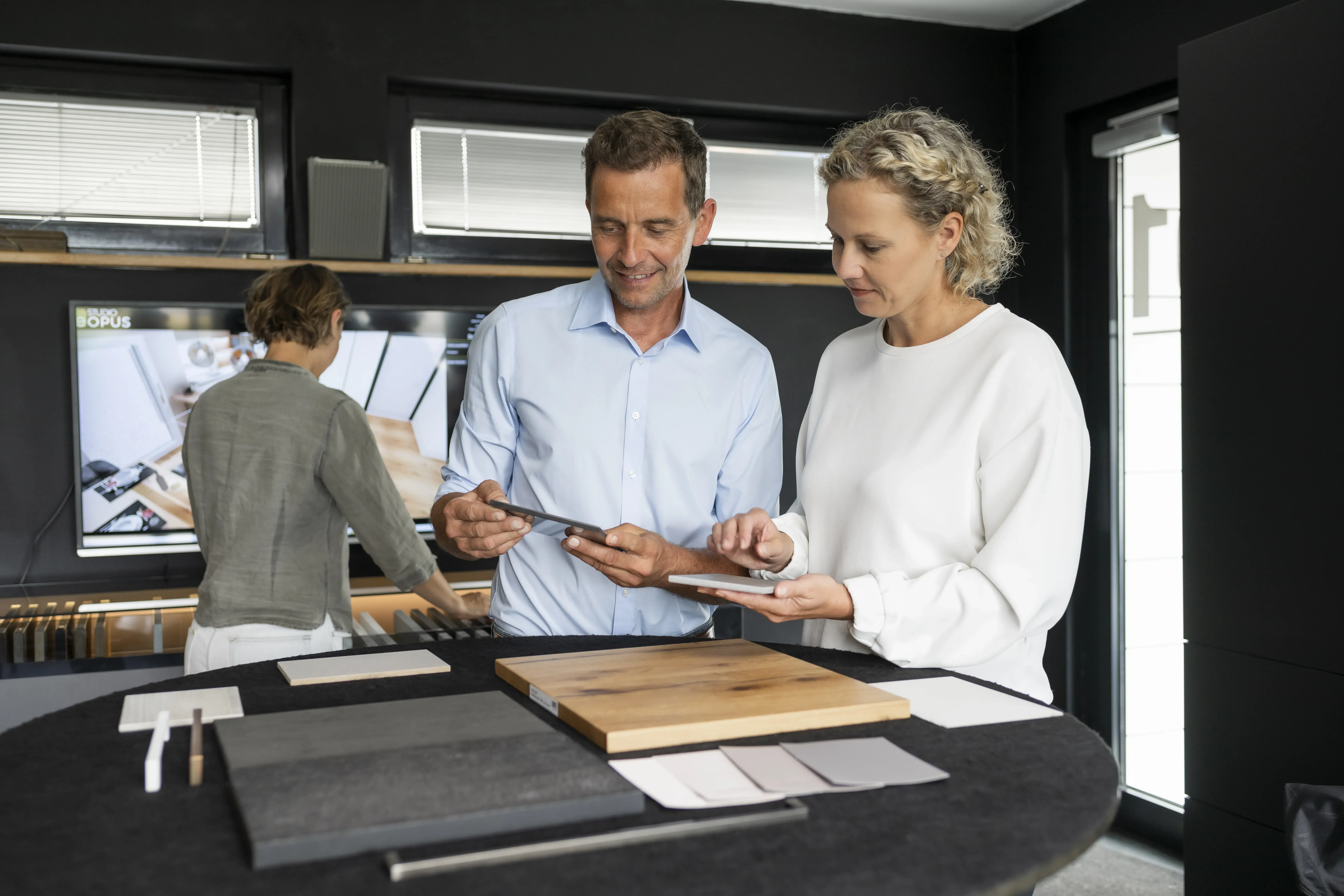 Beratungsgespräch Küchenkauf Menschen